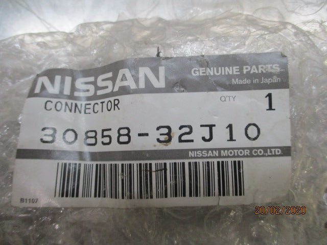 Nissan Maxima / Bluebird Genuine A/C Connector New Part