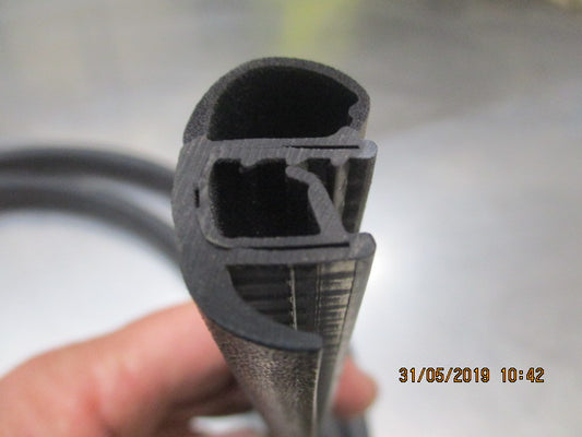 Holden Trail Blazer Genuine Passenger Rear Door Weatherstrip New Part