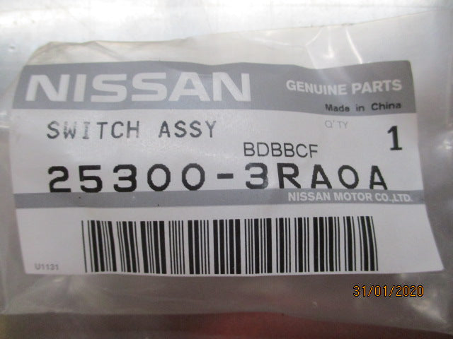 Nissan Infiniti Q70 Genuine Stop Light Switch New Part