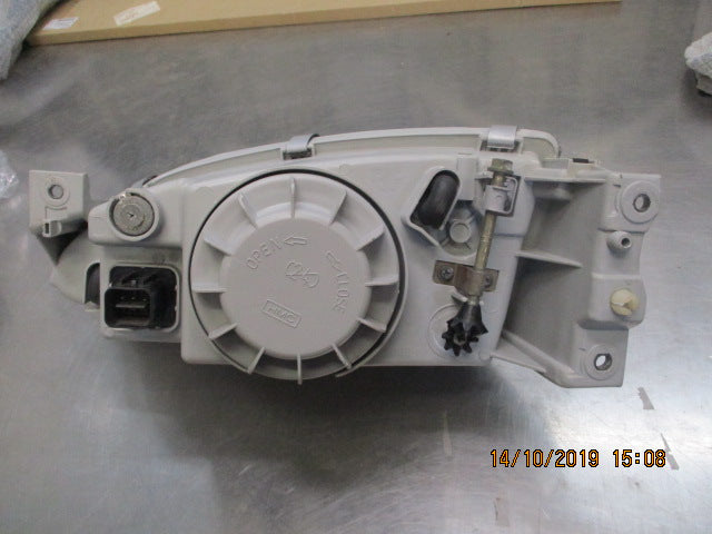 Hyundai Elantra Right Hand Front Headlight Reconditioned Used Part VGC