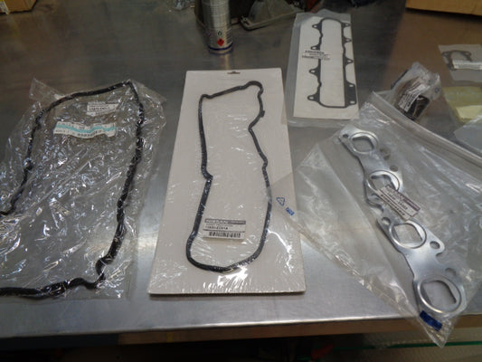 Nissan R51 Pathfinder Genuine Valve Regrind Kit New Part