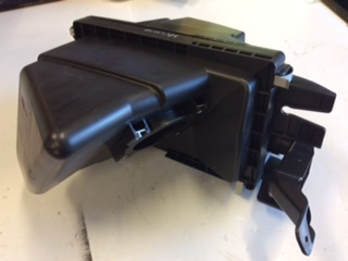 Nissan Xtrail T30 Genuine air filter box housing 2.0ltr petrol New Part