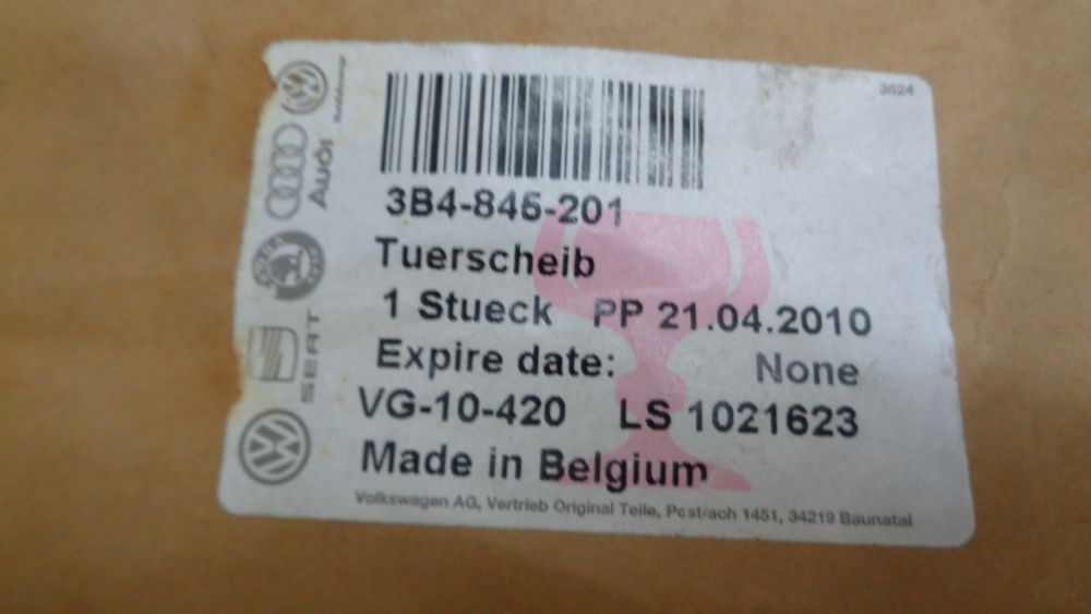 VW Passet Genuine Passenger Front Door Glass New Part