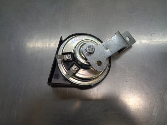 Holden VE Commodore Genuine Left Hand 500HZ Horn Assy New Part