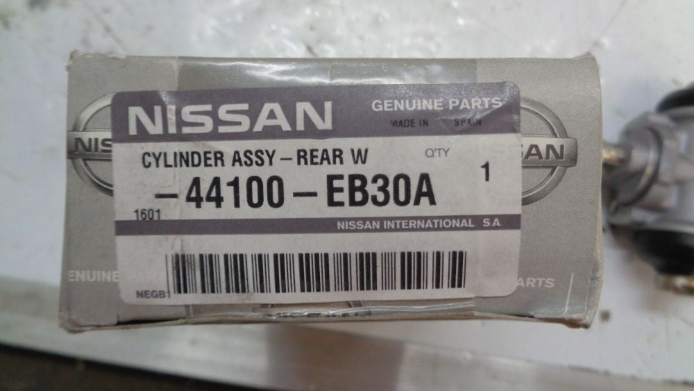 Nissan Navara D40M Genuine rear brake wheel cylinder New Part
