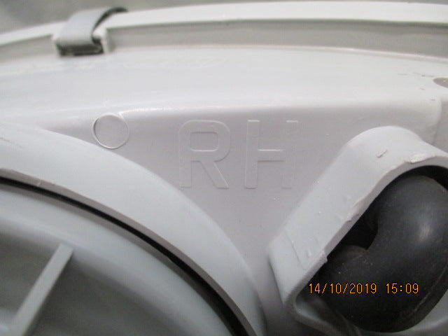 Hyundai Elantra Right Hand Front Headlight Reconditioned Used Part VGC