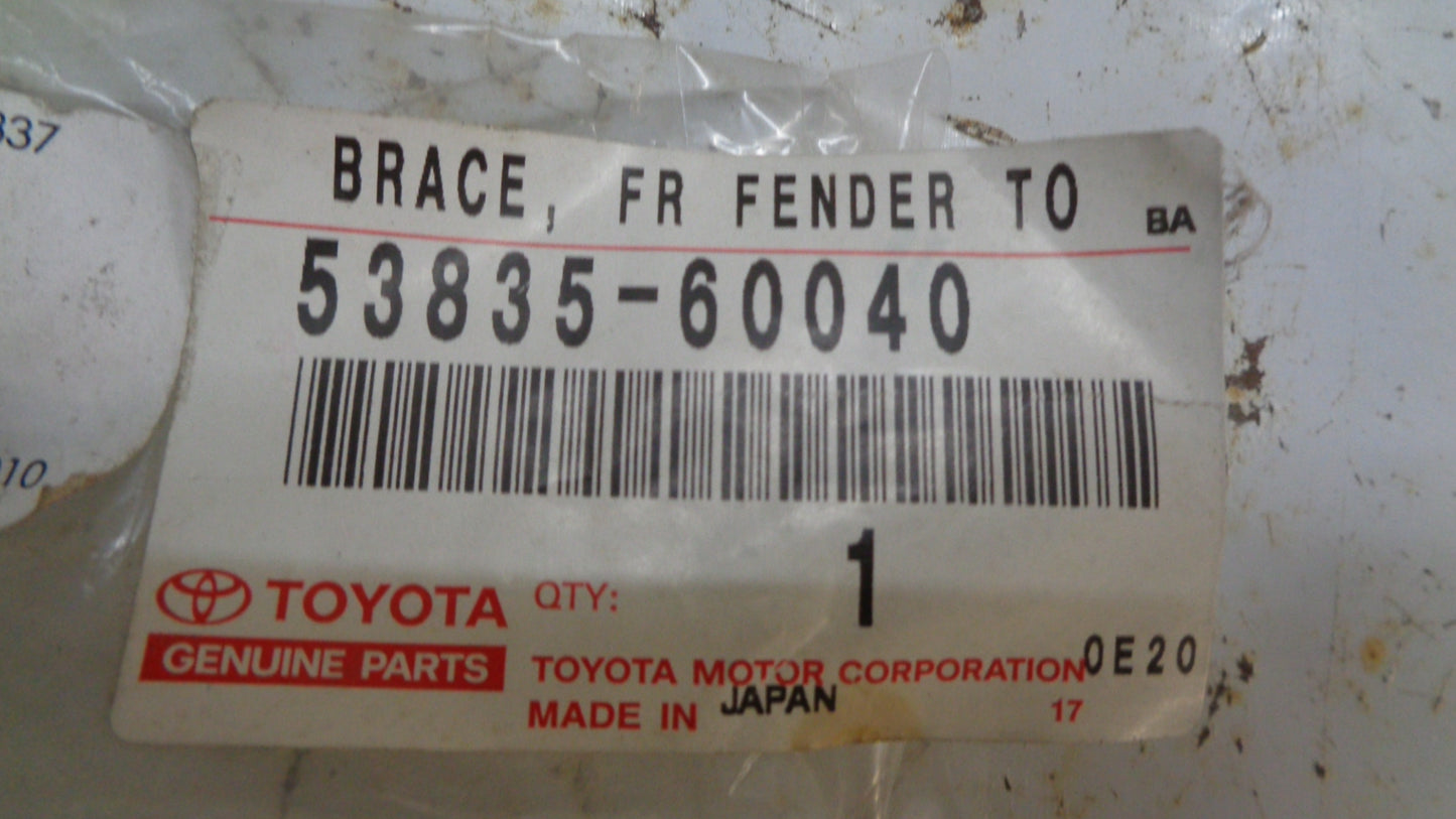 TOYOTA LANDCRUISER GENUINE RIGHT (DRIVER) FRONT SPLASH SHIELD BRACE NEW PART
