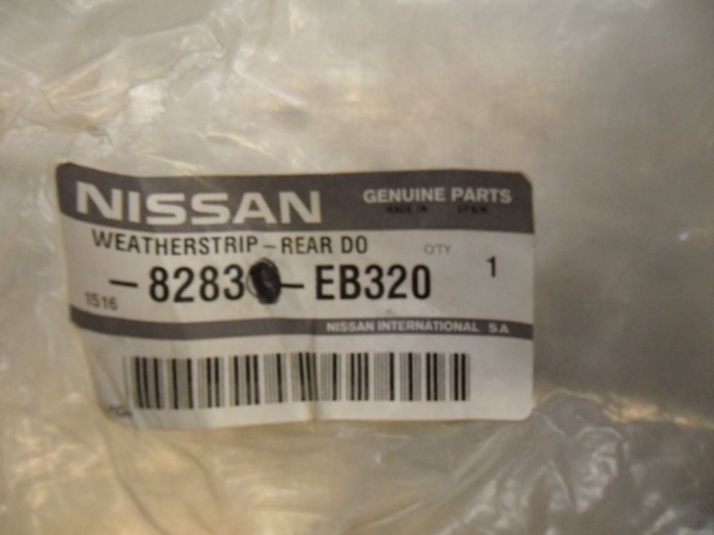 Nissan Navara D40M Genuine Rear Right Hand Door Weatherstrip New Part