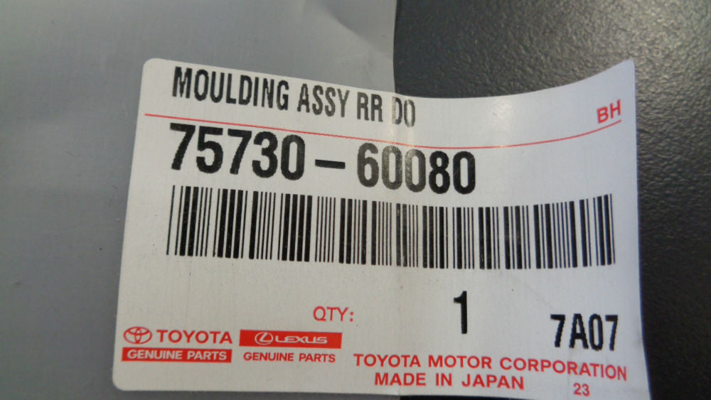 Toyota Landcruiser Genuine right hand rear window sweep molding New Part