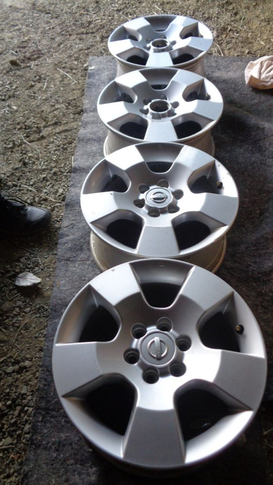 Nissan Navara D40T Genuine set 4 alloy rims 2 with caps Used part