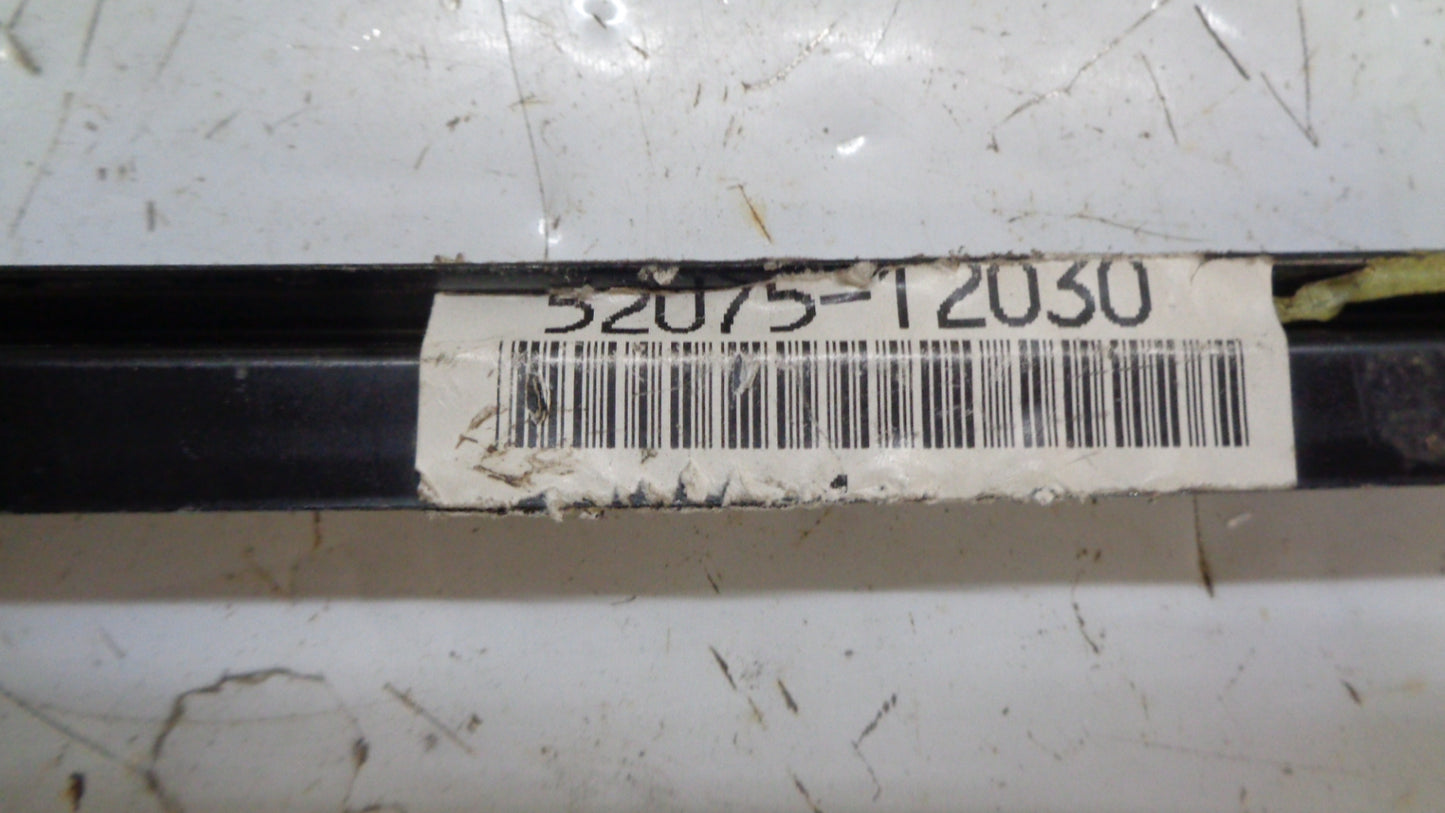 TOYOTA COROLLA GENUINE RIGHT (DRIVER) REAR BUMPER BAR RETAINER New Parts