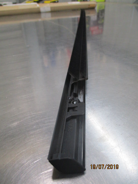 Nissan Pathfinder Genuine Left Hand Front Out Side Weather Strip New Part