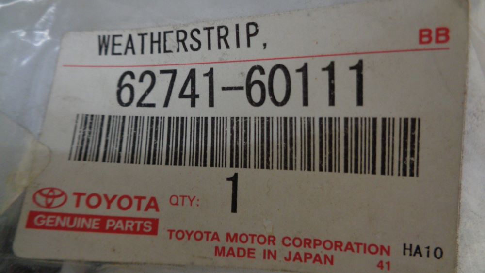 Toyota Prado 120 Series Genuine right hand rear quarter window weatherstrip new part
