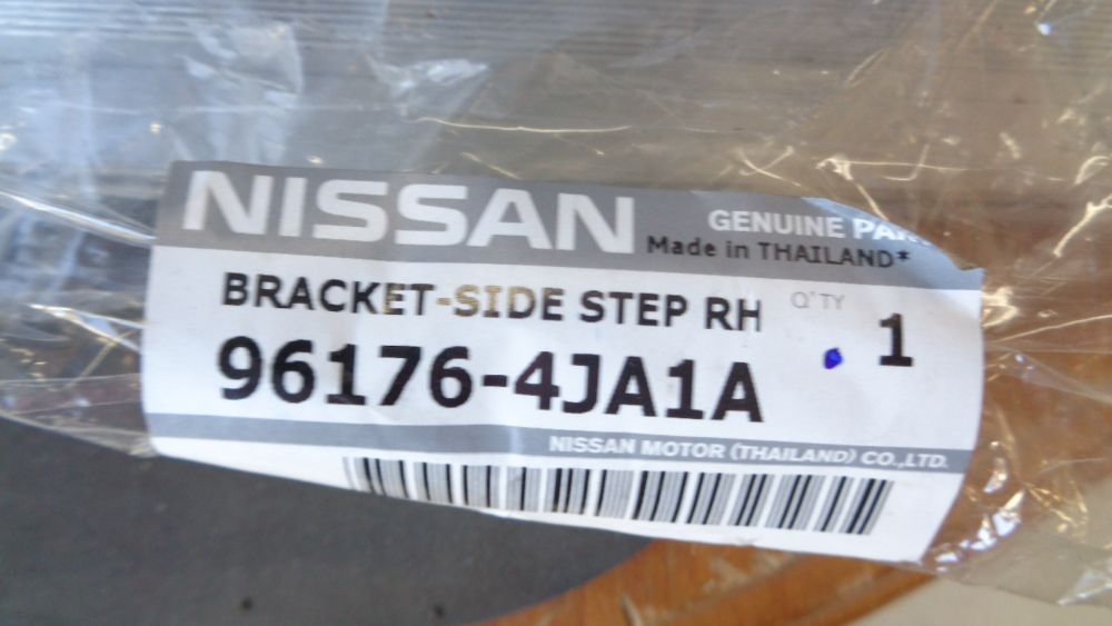Nissan Navara NP300 Genuine Dual Cab & King Cab Side Step Brackets New Part