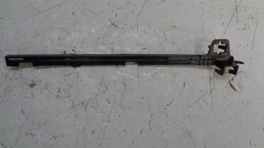 HONDA CR-V GENUINE LEFT (PASSENGER) FRONT GRILLE SPACER NEW PART