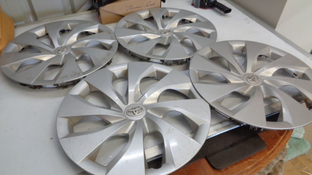 Toyota Corolla Genuine Set Of 4 Hub Cap Set USED VGC