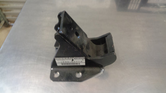 Nissan Patrol Safari Genuine Left Hand Engine Mounting Bracket New Part