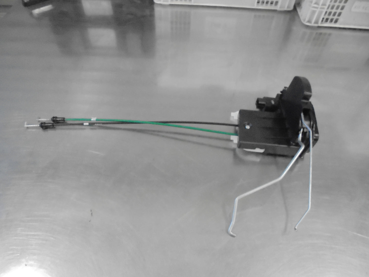 Kia Cerato Sedan Genuine Drivers Front Door Latch Assembly New Part