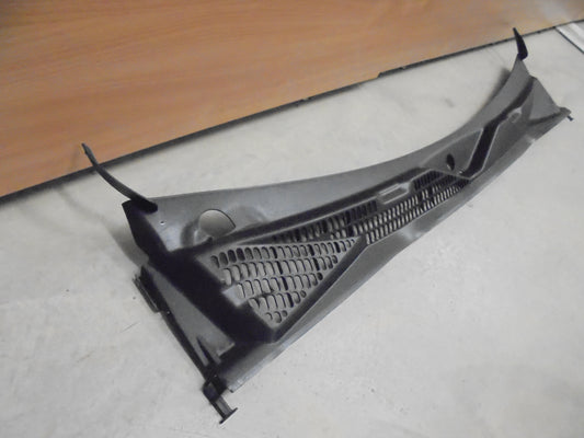 VW Amarok Genuine Lower Windscreen Cowl Used Part VGC