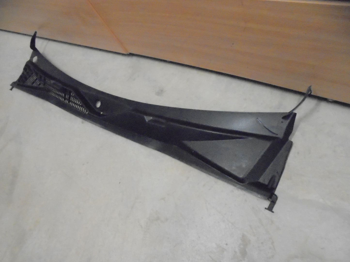 VW Amarok Genuine Lower Windscreen Cowl Used Part VGC