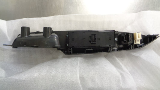 Holden Captiva Genuine Right Hand Front Window Master Switch New Part