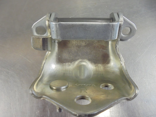 Toyota Landcruiser 100 Series Right Hand Lower Door Hinge New Part