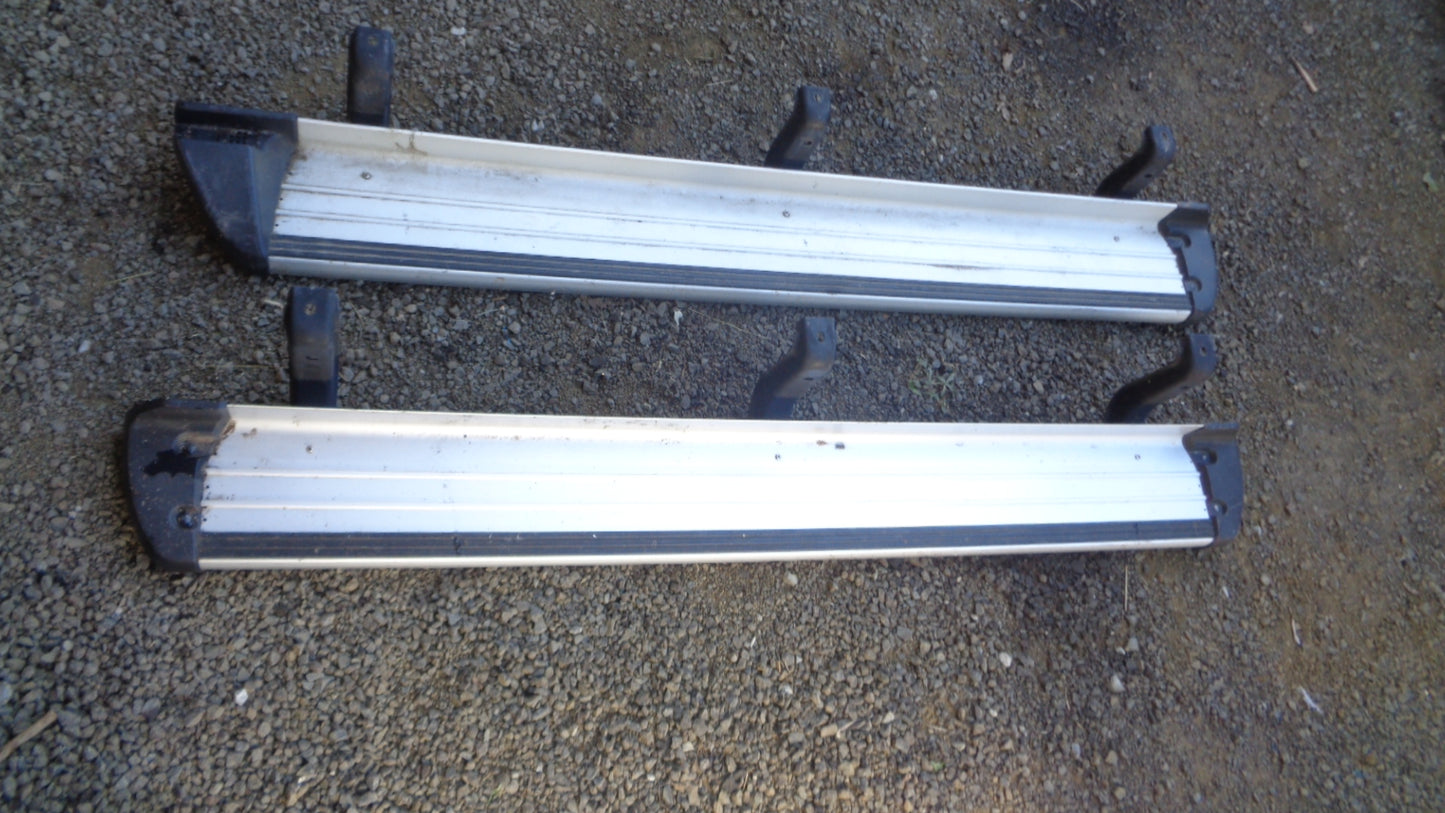 Mitsubishi Triton ML/MN Genuine Right Hand Replacement Side Step Used Part