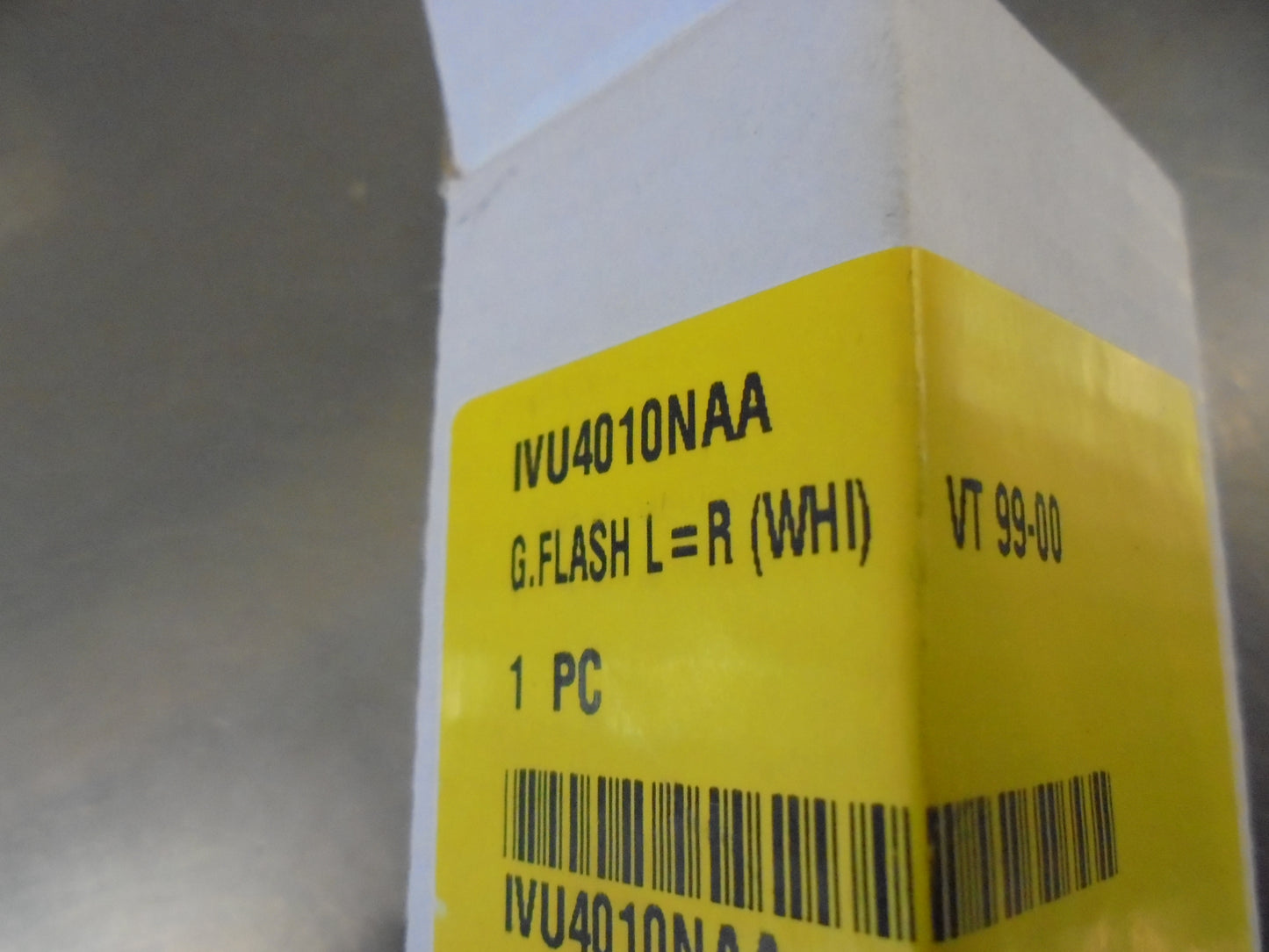 Holden VT Commodore Clear Guard Indicator Suits Both Left Or Right New Part