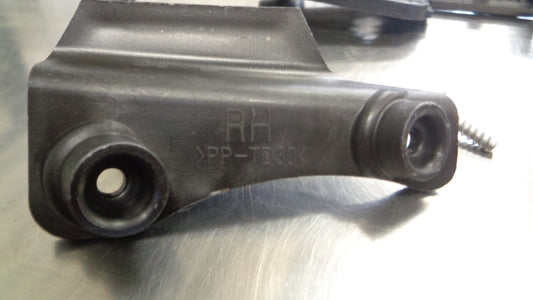 Holden Captiva Genuine Right Hand Headlight Bracket Kit New Part