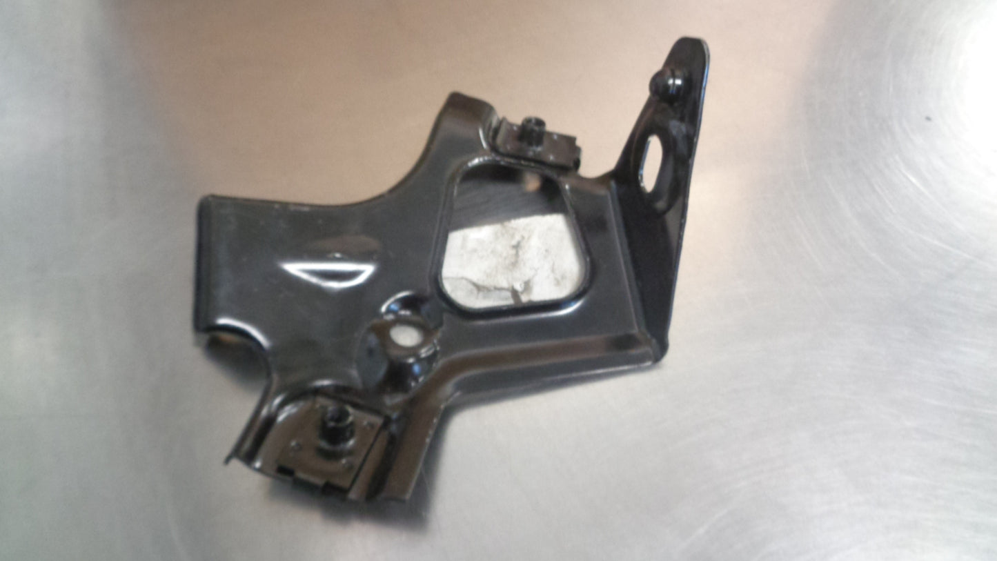 Holden Cruze Genuine Right Hand Front Wing Bracket New Part