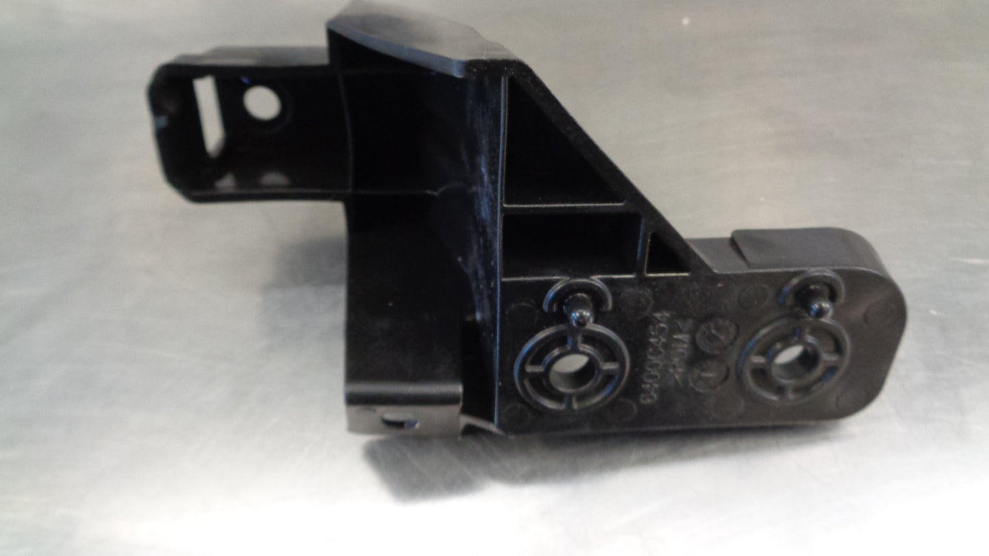 Mitsubishi Outlander Genuine Right Hand Front Bumper Mounting Bracket New Part