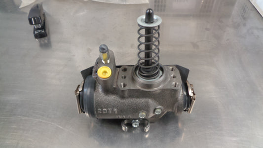 Isuzu F Series Genuine Right Hand Rear Wheel Cylinder New Part