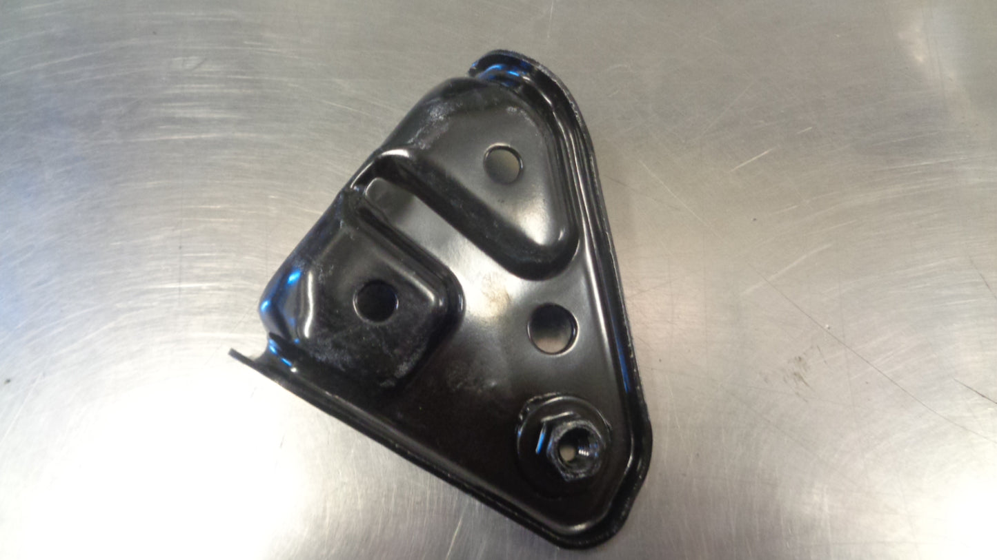 Holden Barina Genuine Front Left Hand Fascia Bracket New Part