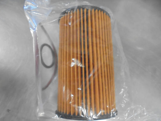 Fleet Guard Oil Filter Suits Toyota landcruiser LC-70 And HDJ200 New Part