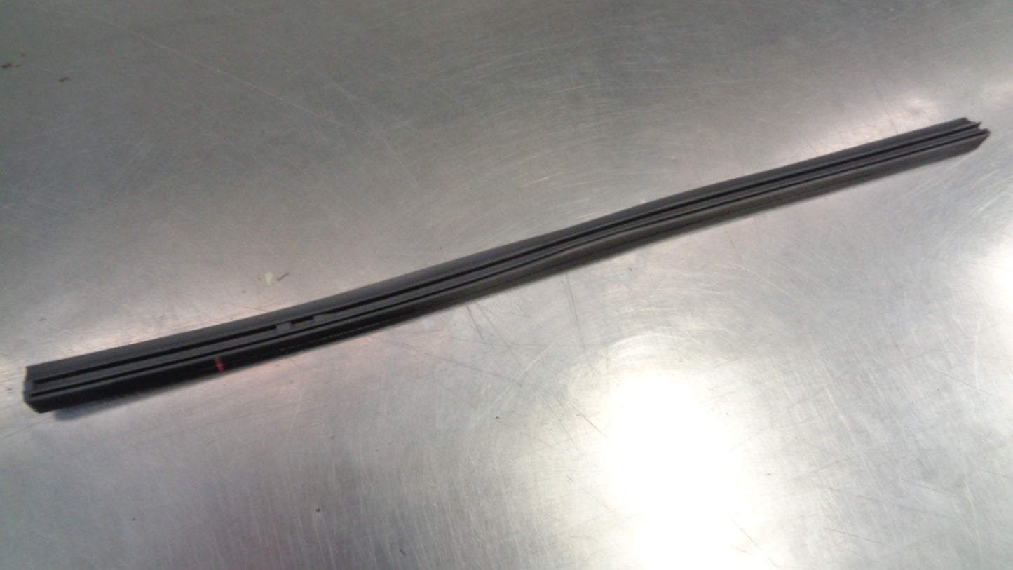 Toyota Prius V Genuine Right Hand Window Wiper Blade Rubber New Part