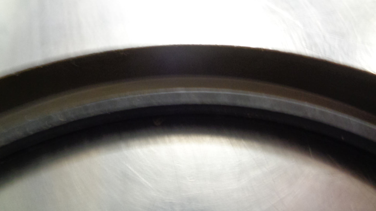 Isuzu CXZ81K Genuine Front Hub Oil Seal New Part