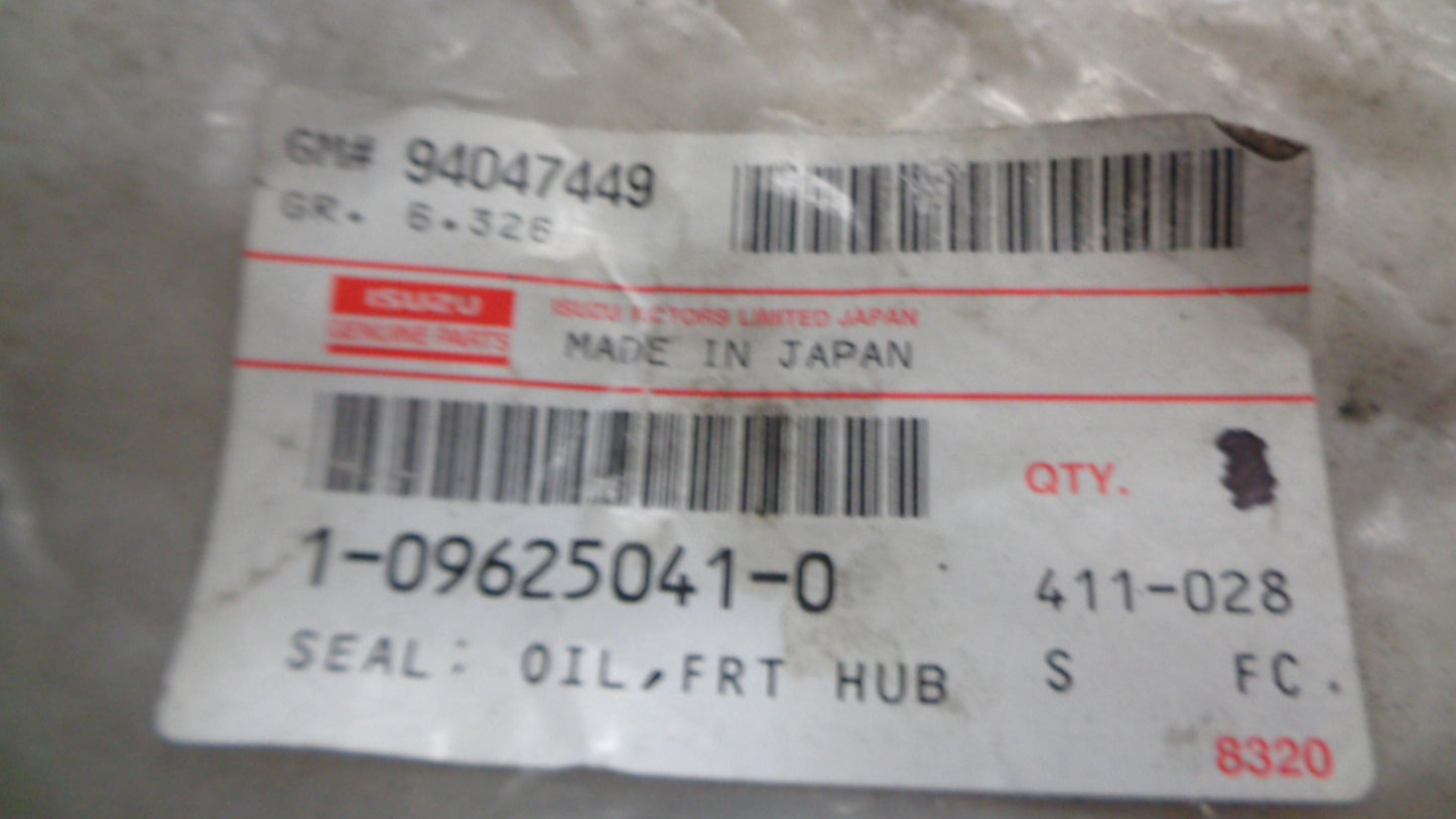 Isuzu CXZ81K Genuine Front Hub Oil Seal New Part