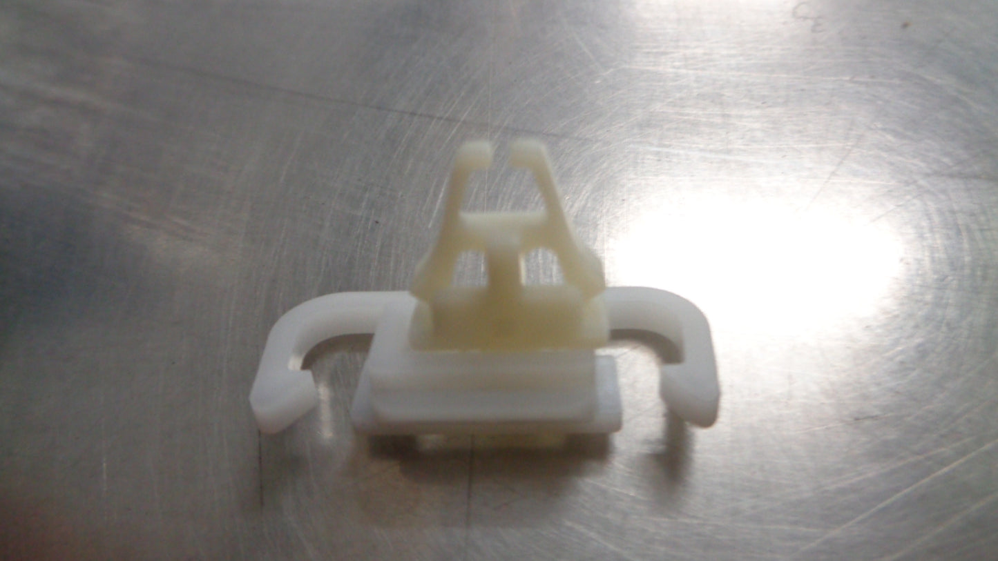 Isuzu NPR Genuine Radiator Grille Clip New Part