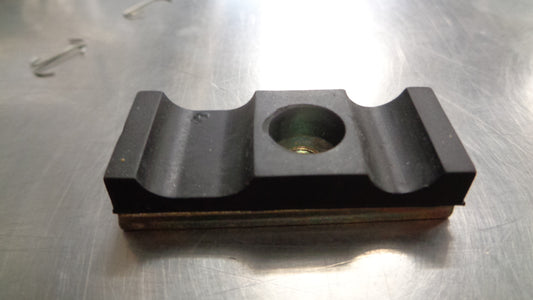 Isuzu F Series Genuine Oil Pipe Clip New Part