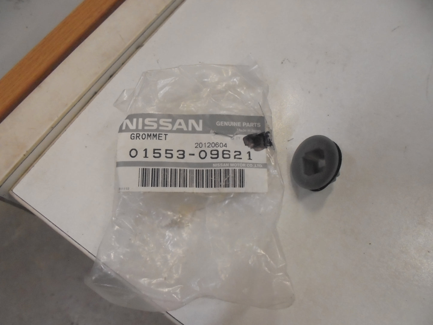Nissan 200SX-240SX-350Z-Stanza Genuine Rear Boot Spoiler Grommet New Part
