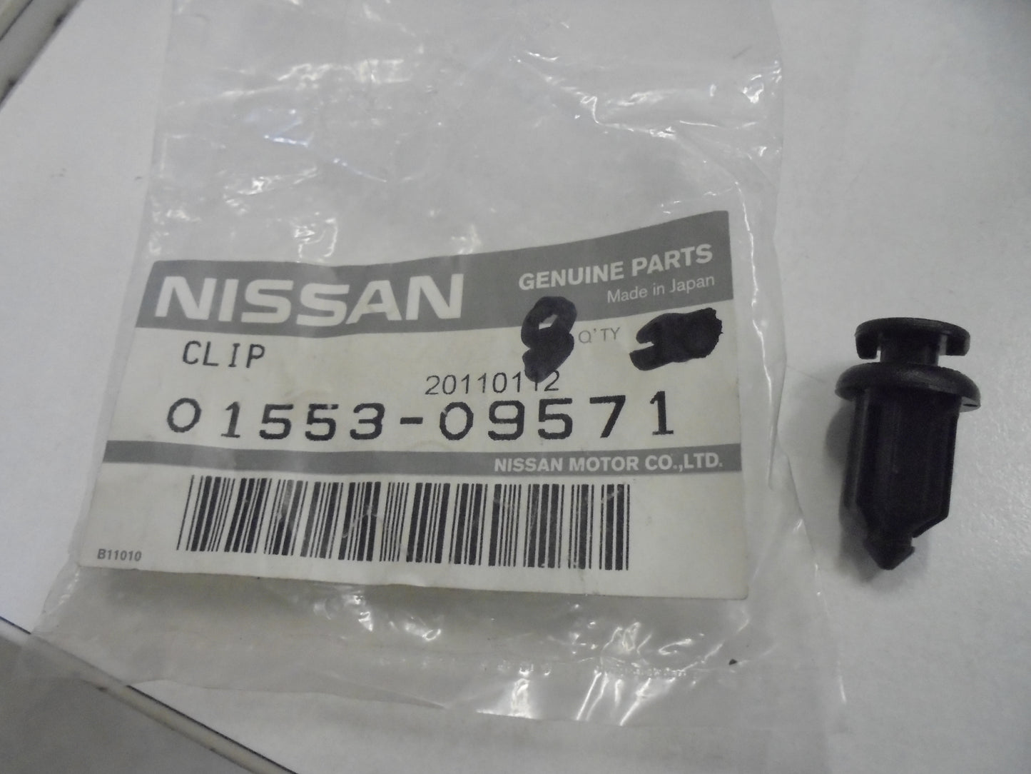 Nissan Pathfinder R50 Genuine Clip New Part