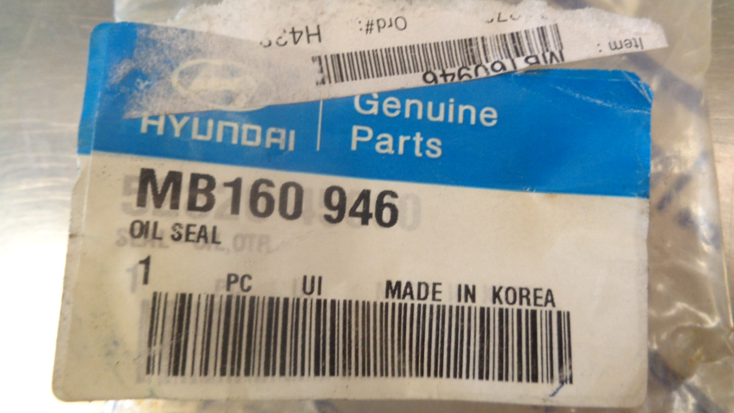 Mitsubishi Triton Genuine Front Axle Dust Seal New Part