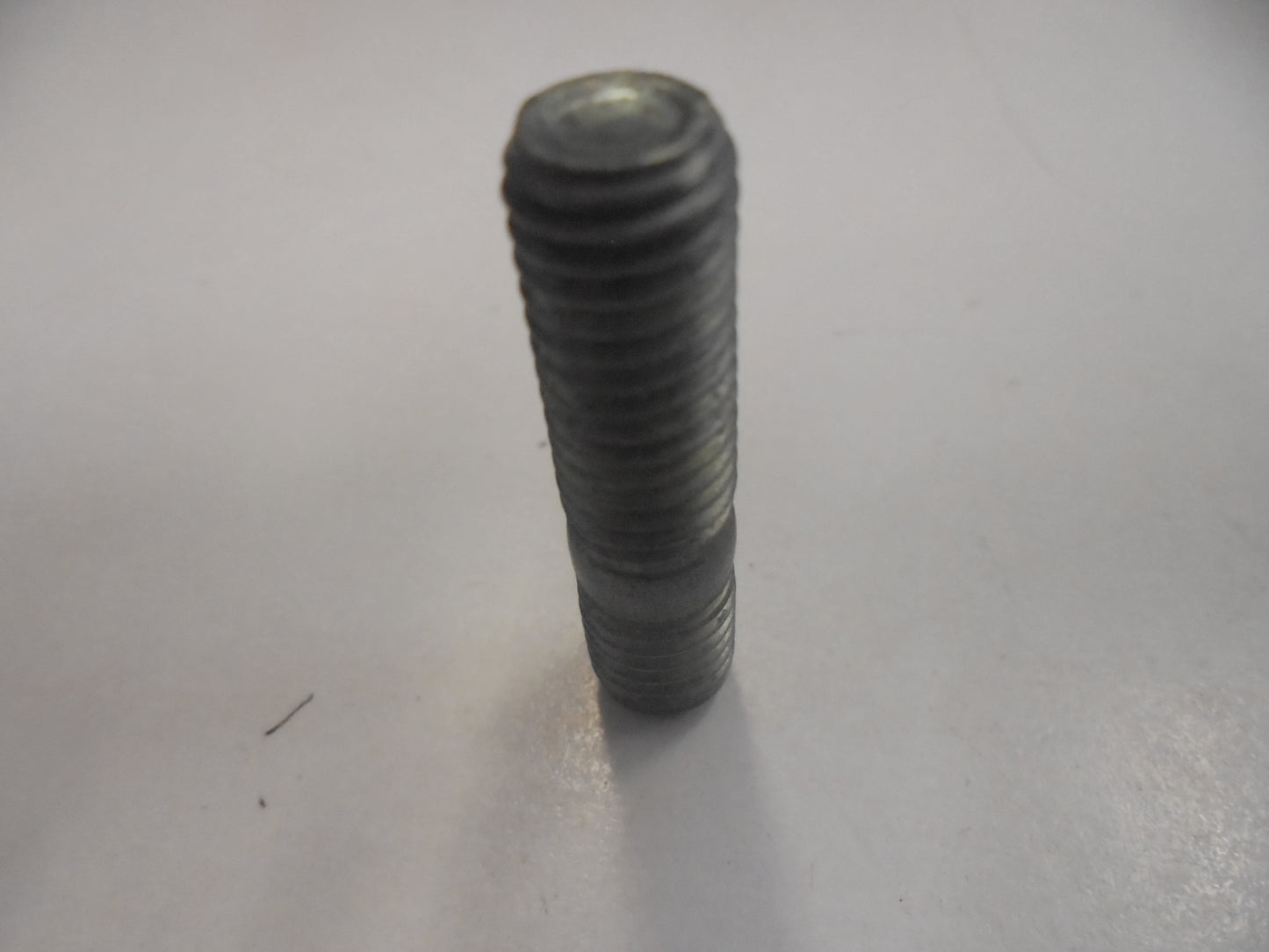 Holden Daewoo Genuine Exhaust Manifold Stud New Part