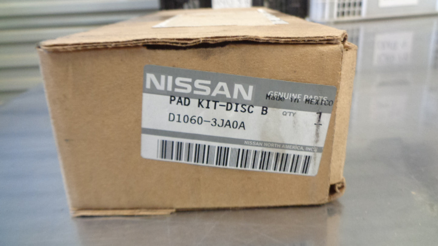Nisssan Pathfinder Genuine Front Brake Pads New Parts