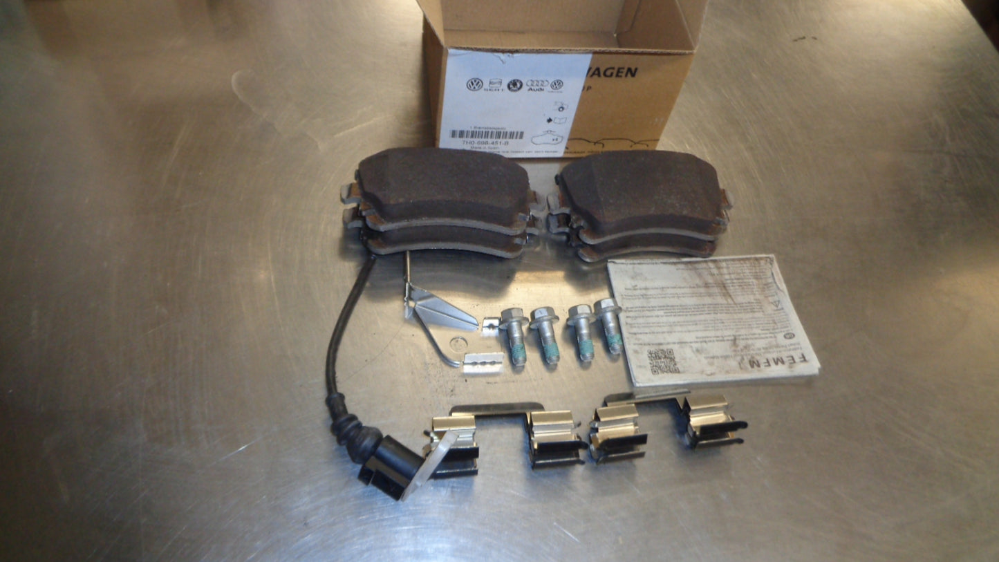 Volkswagen Transporter Genuine Rear Brake Pads New Part