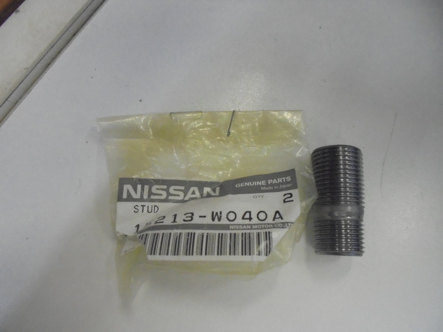 Nissan 200sx/280zx/300zx/720/D21/Pulsar Genuine Oil Filter Stud New Part