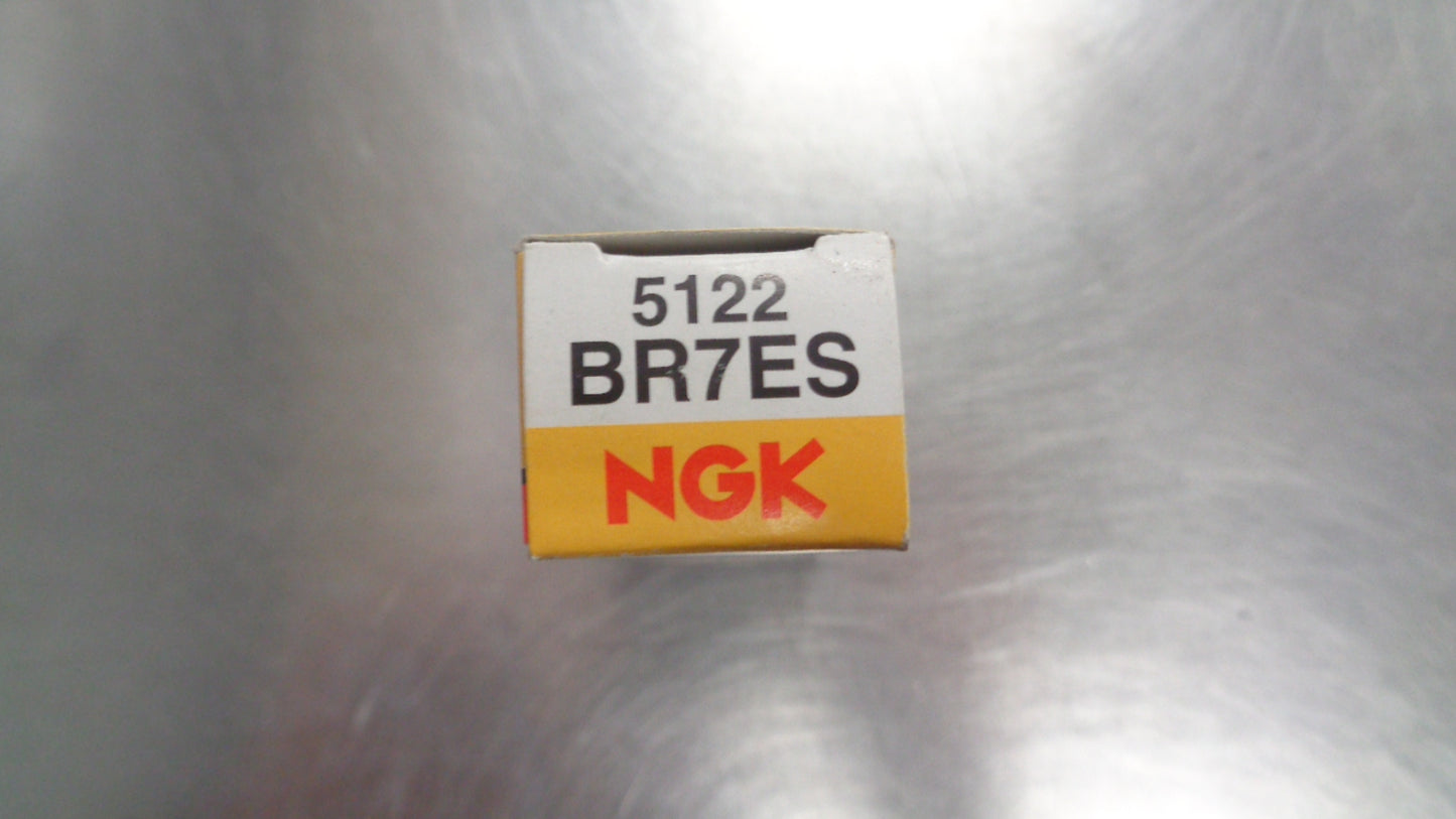 NGK Standard Spark Plug Suits Honda/Porsche/MG