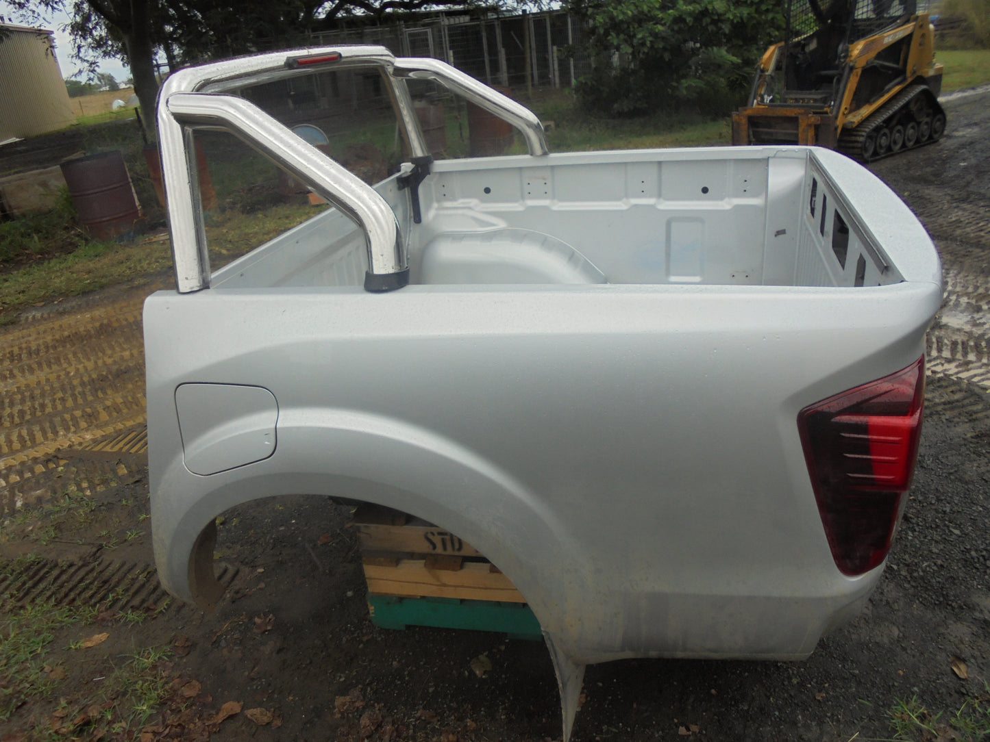 Nissan D23 NP300 Dual Cab Navara Genuine Light Silver In Colour VGC