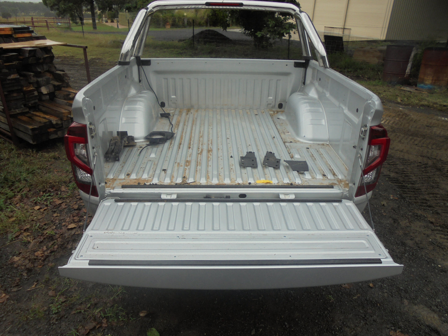 Nissan D23 NP300 Dual Cab Navara Genuine Light Silver In Colour VGC