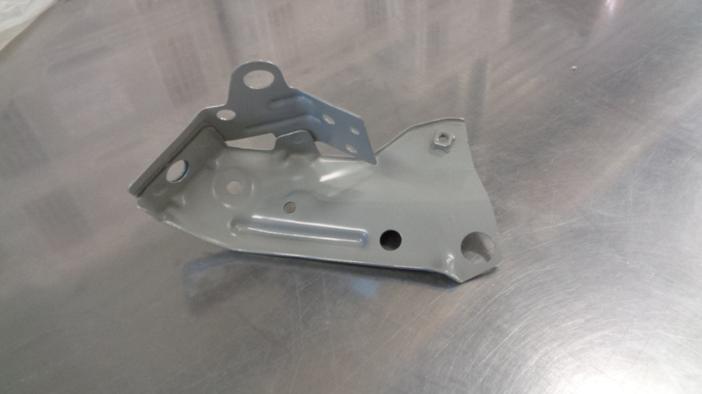 Hyundai Veloster Genuine Right Hand Bumper and Guard Bracket New Part